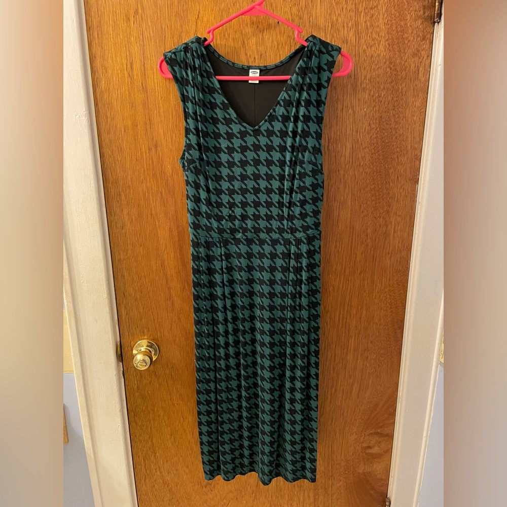 Green houndstooth dress